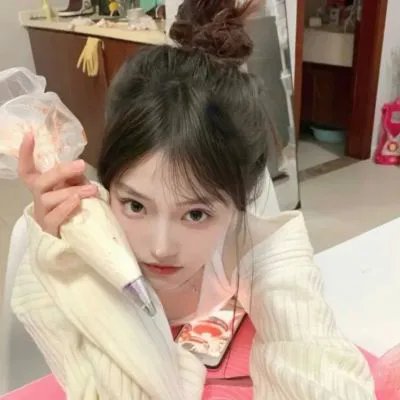 照片中的女孩
